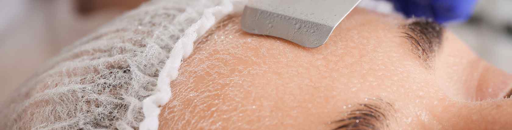 Higiene facial con paleta ultrasonica